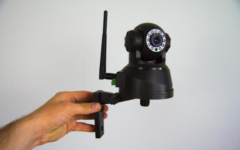 Installation de caméras CCTV: types de caméras, choix + installation et connexion de vos propres mains