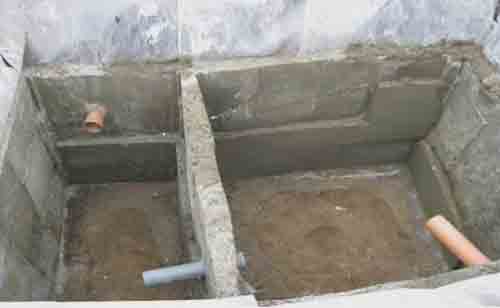 Un exemple de dispositif indépendant d'une fosse septique monolithique en béton