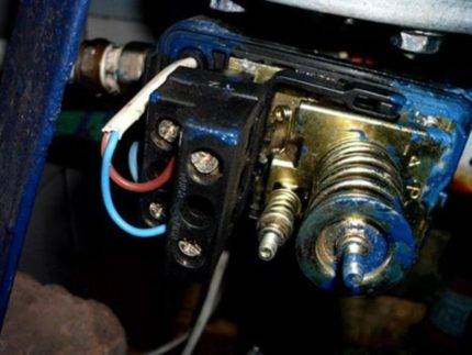 Comment fonctionne un pressostat pour une station de pompage + règles et caractéristiques de son réglage