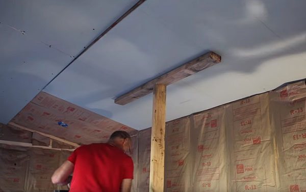 Comment isoler le sol du poulailler pour l'hiver