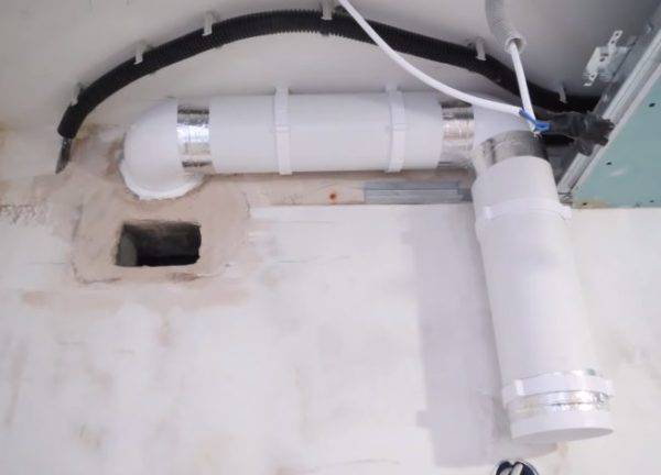 Est-il possible de percer un conduit de ventilation et de modifier la conception du puits de ventilation ?