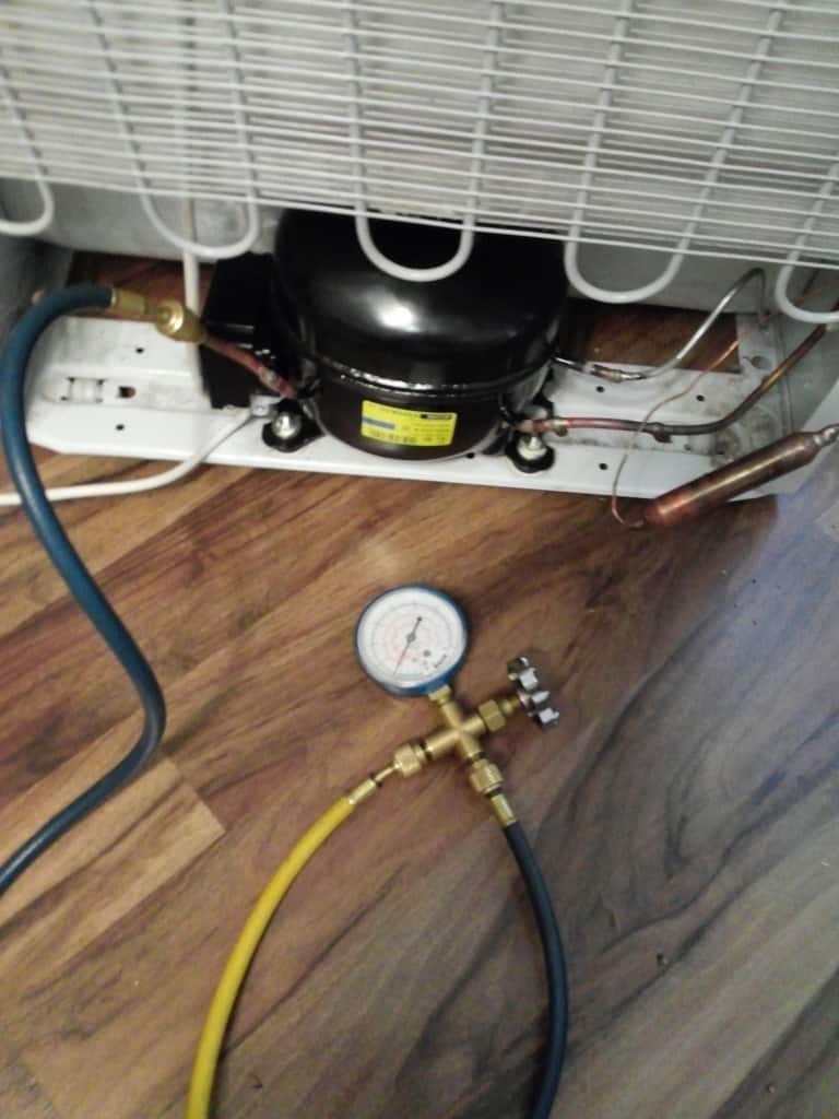 Réparation et remplacement du compresseur de réfrigérateur : caractéristiques et recommandations