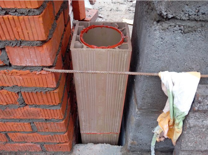 Cheminée en céramique: règles d'installation de l'appareil et étape par étape