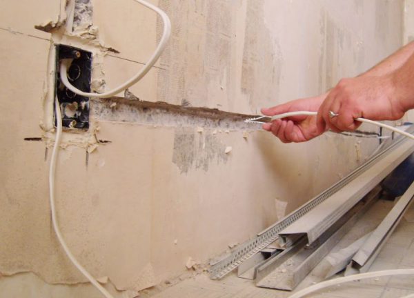 Pose du câblage électrique dans un appartement: aperçu des principaux schémas et de la procédure d'exécution des travaux