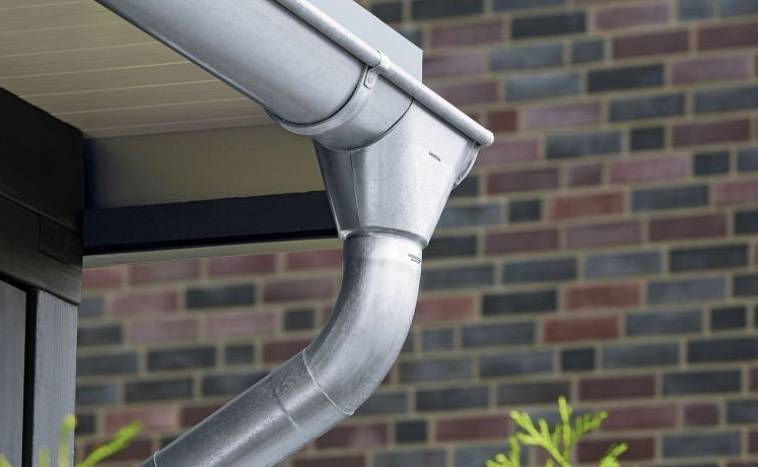 Quelle gouttière est la meilleure - en plastique ou en métal ?