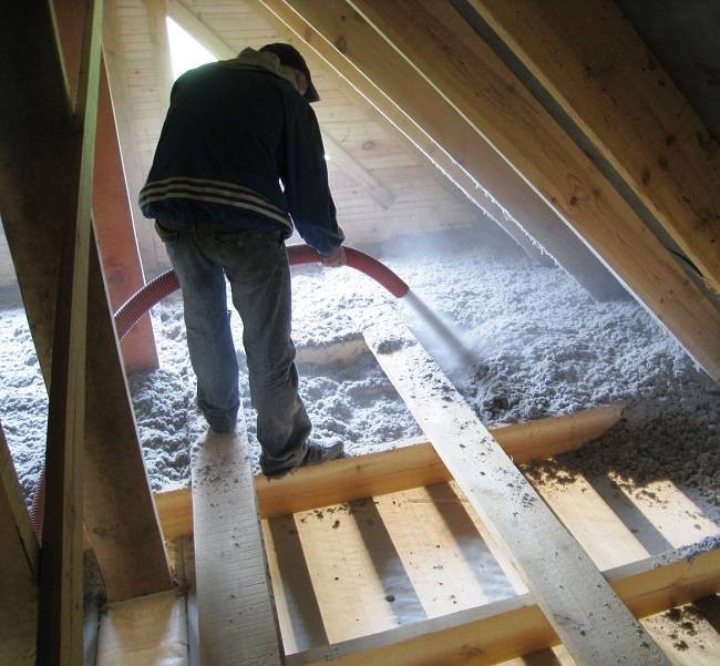 Isolation du plafond dans une maison à toit froid - le choix des matériaux et des schémas d'installation
