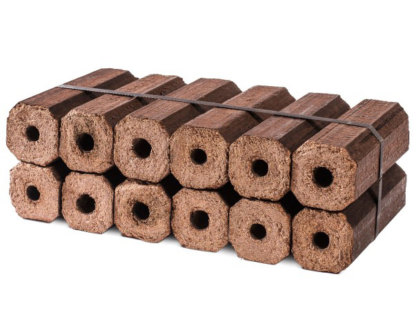 Briquettes combustibles ou bois de chauffage, ce qui est mieux selon les experts et les gens ordinaires