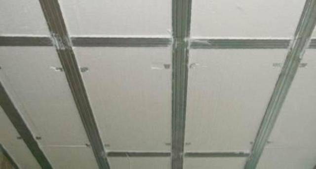 Comment isoler le plafond de la maison du côté du grenier