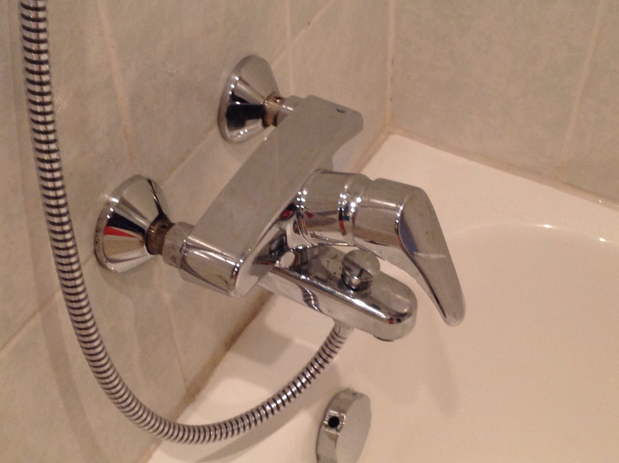 Réparation de robinet de salle de bain à faire soi-même : instructions étape par étape