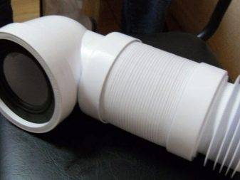 Installation de l'ondulation sur les toilettes et les spécificités de la connexion de la plomberie avec celle-ci