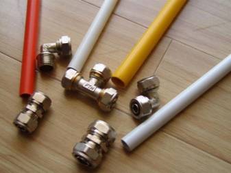 Pince à sertir pour tubes métal-plastique : comment choisir + mode d'emploi