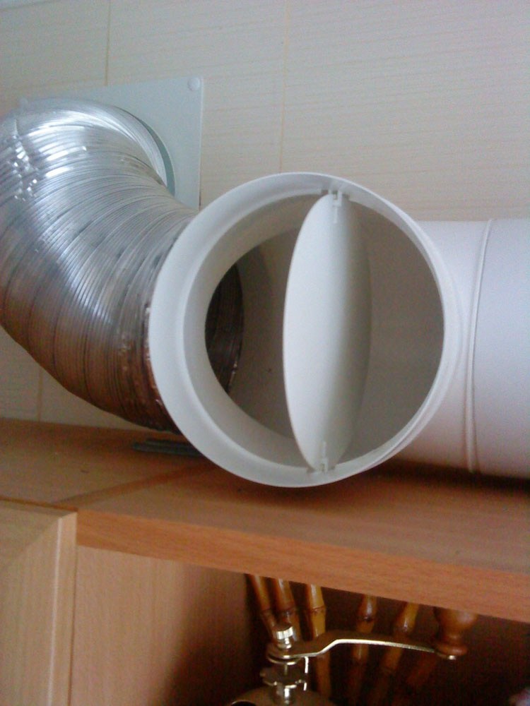 Ventilation naturelle avec clapet anti-retour - installation dans la maison