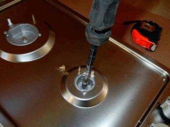 Remplacement des jets dans la cuisinière à gaz Hephaestus : un guide détaillé pour remplacer les buses