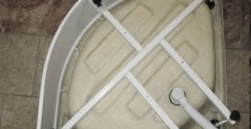 Installation d'une cabine de douche (49 photos): dans quel ordre installer, installer et raccorder de vos propres mains, comment installer et raccorder une cabine de douche à l'alimentation en eau