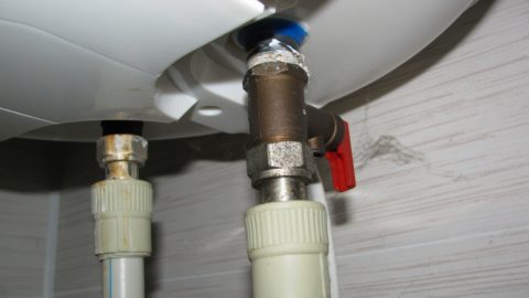 Installation d'un système d'alimentation en eau à partir de tuyaux en polypropylène: schémas de câblage typiques + caractéristiques d'installation