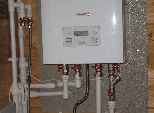 Raccordement d'une chaudière à gaz à double circuit au système de chauffage: exigences et normes + étapes d'installation