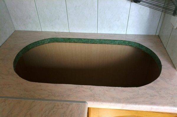 Auto-installation de l'évier dans le comptoir - analyse de la technologie des travaux d'installation