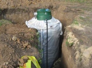 Comment déterminer correctement la distance entre un réservoir d'essence et un bâtiment résidentiel: choisissez un endroit approprié sur le site