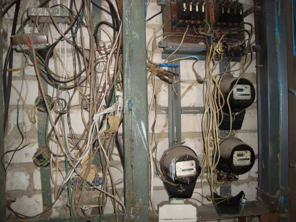 Comment choisir et connecter correctement un interrupteur à trois gangs