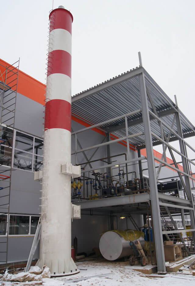 Cheminée pour chaufferie : calcul des dimensions et câblage de protection contre la foudre