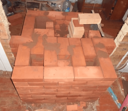 Comment construire un poêle russe: maçonnerie à faire soi-même, les meilleures commandes et schémas