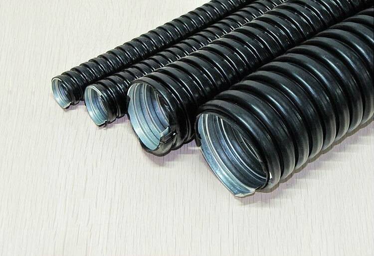 Peut-il y avoir différentes tailles de raccords et d'écrous pour les tuyaux flexibles