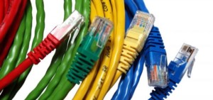 Brochage du câble paire torsadée RJ45 : schémas de câblage et règles de sertissage