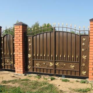 Types de portails pour une maison privée: nuances de choix + étapes d'installation à faire soi-même