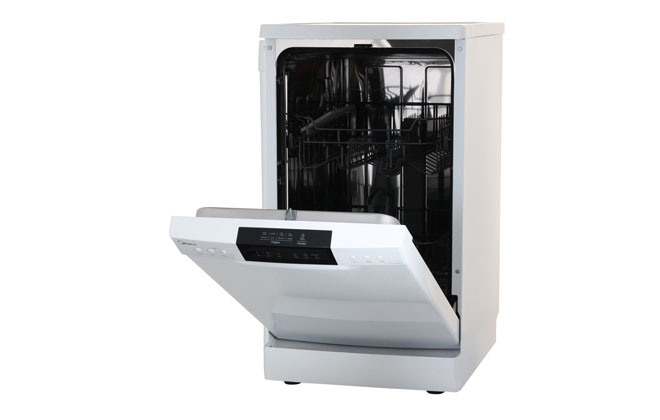 Vue d'ensemble du lave-vaisselle 45 cm Midea MFD45S100W : fonctionnalité riche d'une femme chinoise