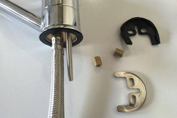 Meuble suspendu avec évier: conseils pour choisir + analyse de la technologie d'installation