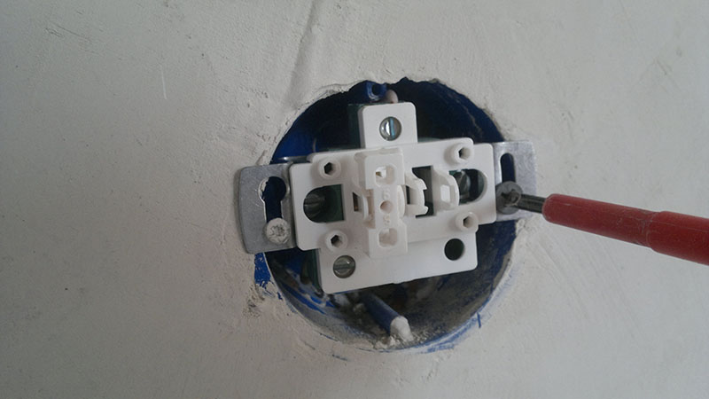 Comment démonter un interrupteur pour réparation ou remplacement