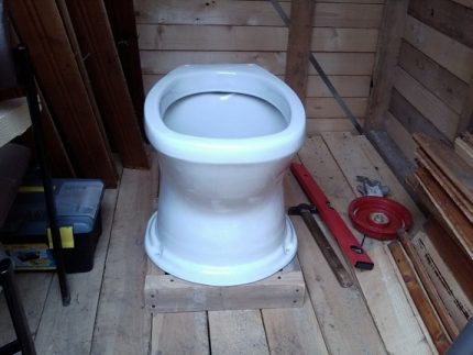 Toilettes de campagne: un aperçu des types de modèles de jardin pour une toilette de campagne et les caractéristiques de leur installation