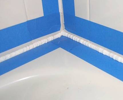 Coins et bordures en plastique pour le bain