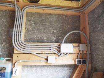 Comment faire le câblage électrique et l'éclairage dans le garage de vos propres mains - un schéma, un calcul de câble et une technologie d'installation