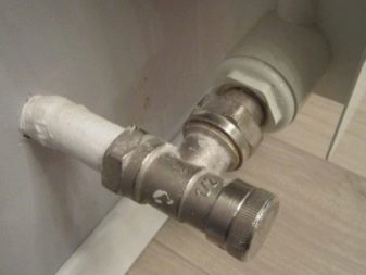 Schémas de connexion de batteries de chauffage dans une maison privée