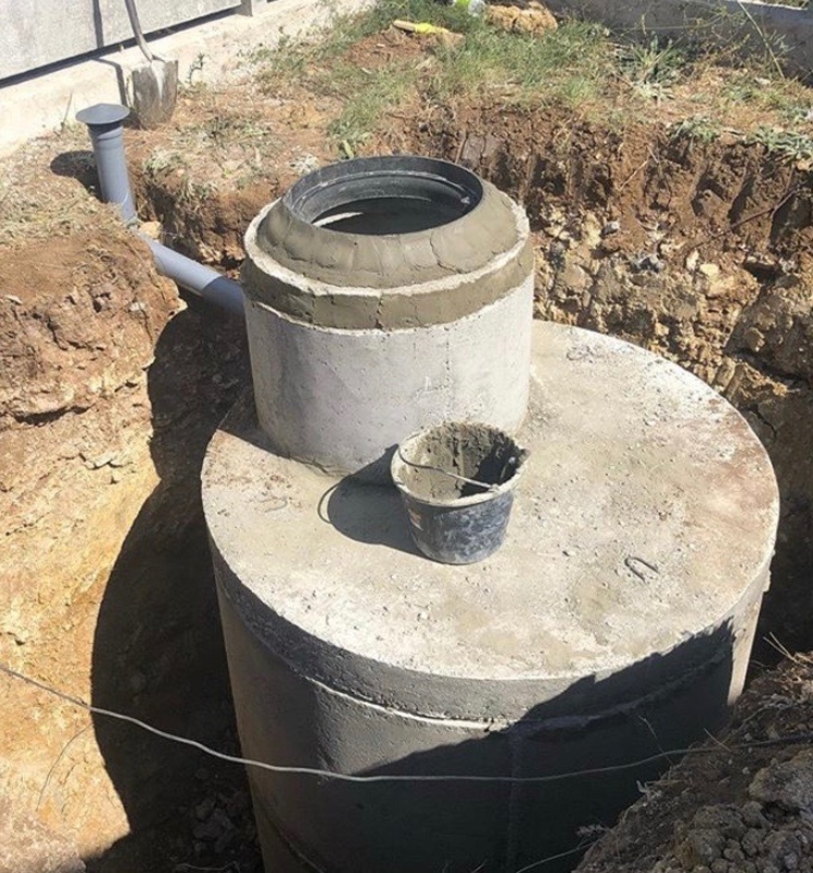 Comment imperméabiliser une fosse septique à partir d'anneaux de béton