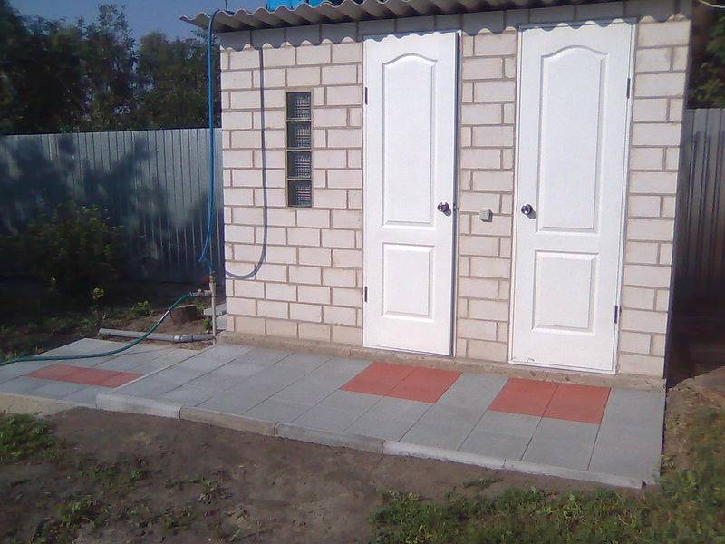 Dessin de toilettes de campagne: schémas de construction populaires pour un projet indépendant