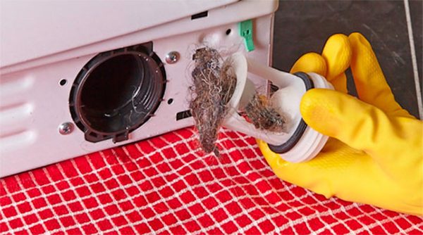 Comment nettoyer la machine à laver de la saleté à l'intérieur: méthodes et moyens de nettoyer la machine