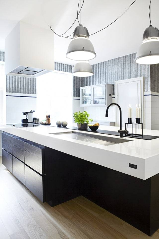 Papier peint pour une petite cuisine moderne : agrandir l'espace et capter la lumière