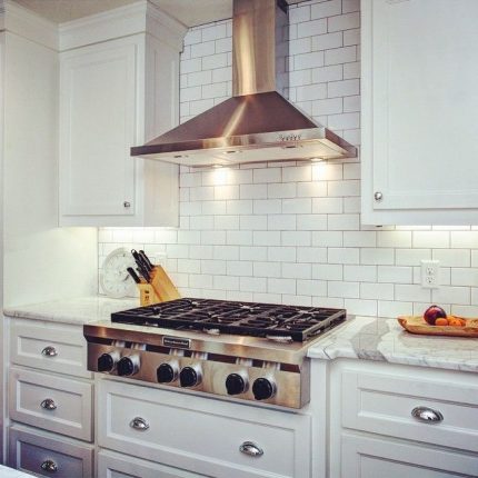 Hotte pour la cuisine avec un conduit d'air: comment aménager une hotte dans la cuisine avec et sans caisson