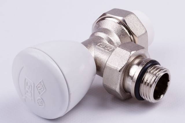 Comment choisir et installer un thermostat sur une batterie de chauffage