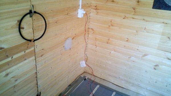 Comment faire un sol chauffé à l'eau sous linoléum: règles de conception et aperçu de la technologie d'installation