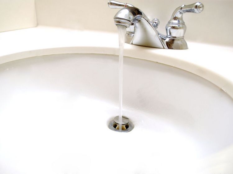 Vanne inférieure - pourquoi est-elle nécessaire sur l'évier