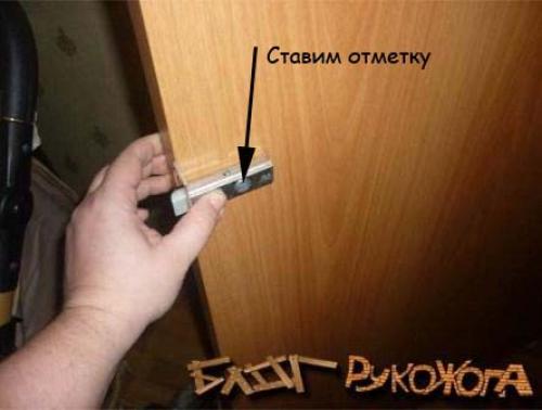 Encastrer une serrure dans une porte intérieure : comment installer soi-même rapidement un loquet magnétique sur une tôle de bois