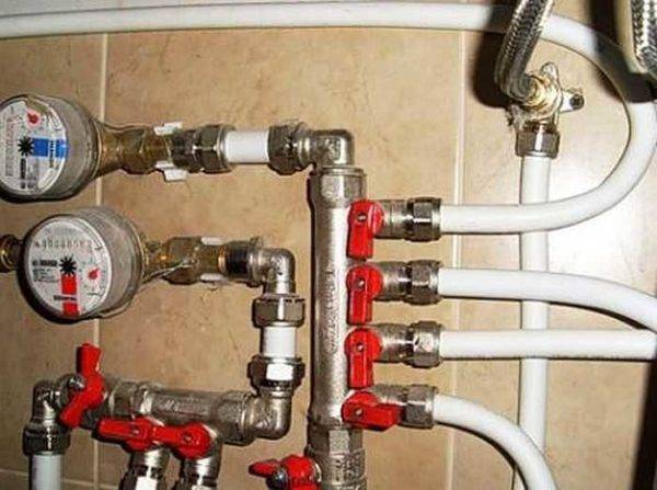 Raccords à sertir pour tuyaux métal-plastique: types, marquage, objectif + exemple de travail d'installation