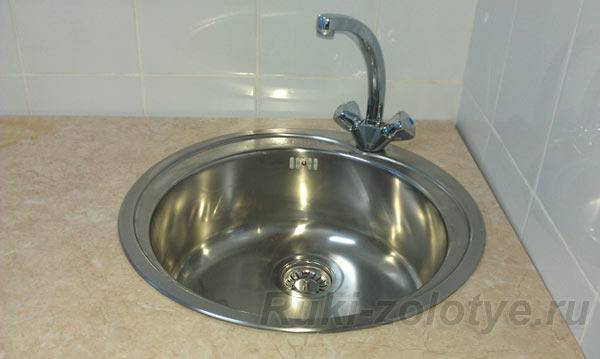 L'installation d'un évier mural est facile et simple, faites-le vous-même