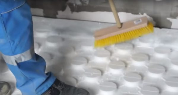 Plancher d'eau chaude dans une maison privée: schémas, règles de l'appareil + instructions d'installation