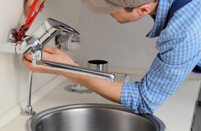 Comment installer un robinet dans la cuisine: instructions étape par étape pour le travail