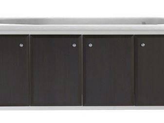 Choisir et installer un écran sous la baignoire de vos propres mains - comment tout faire de manière fonctionnelle et esthétique?