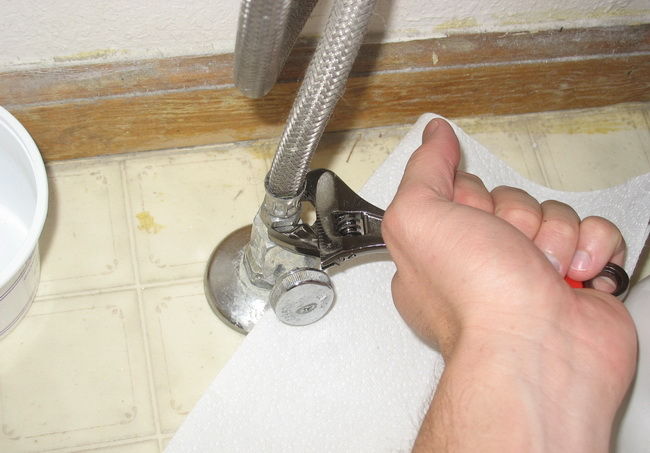 Installer un bidet de vos propres mains: les spécificités de l'installation et de la connexion aux communications